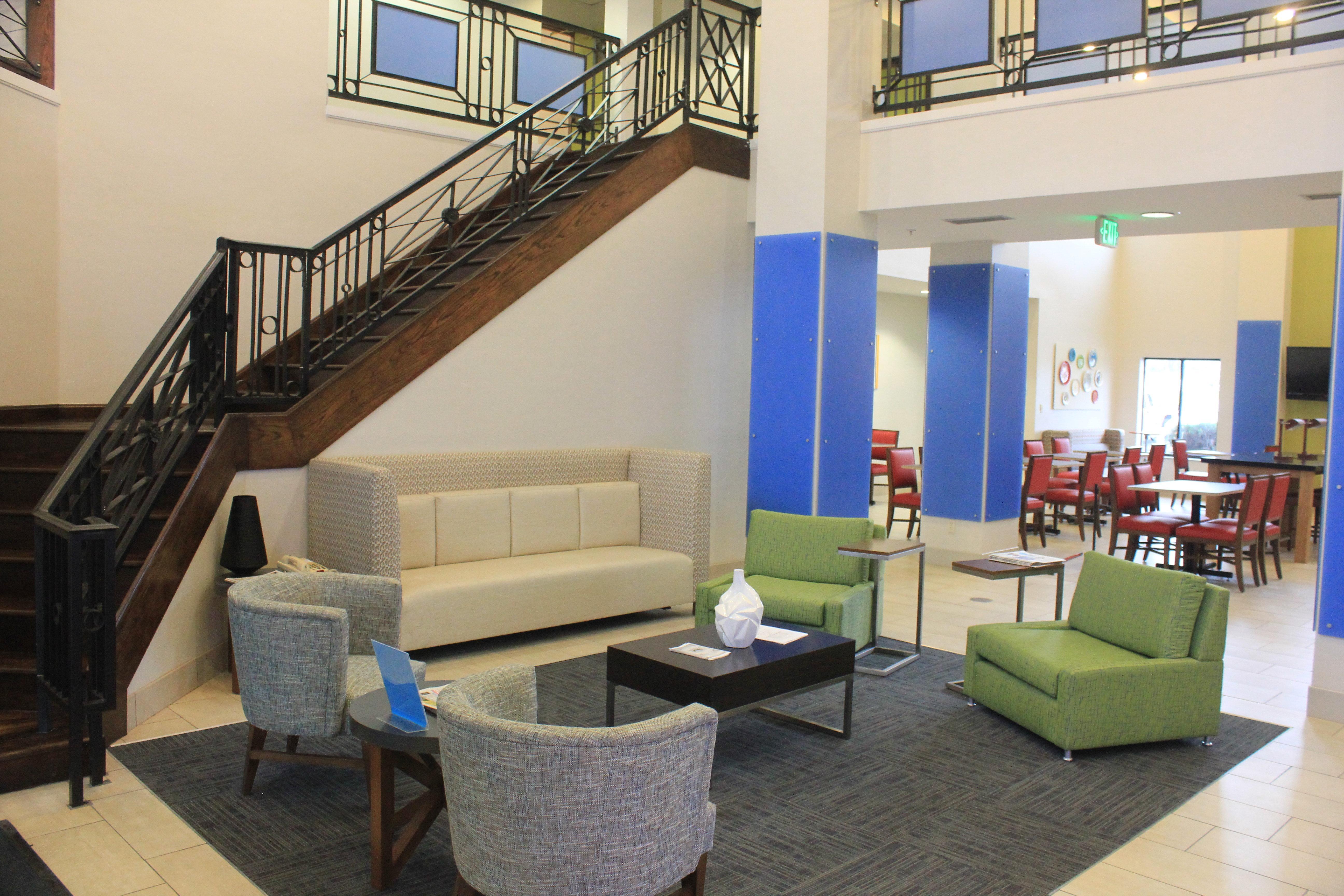 Holiday Inn Express Corydon By Ihg Bagian luar foto