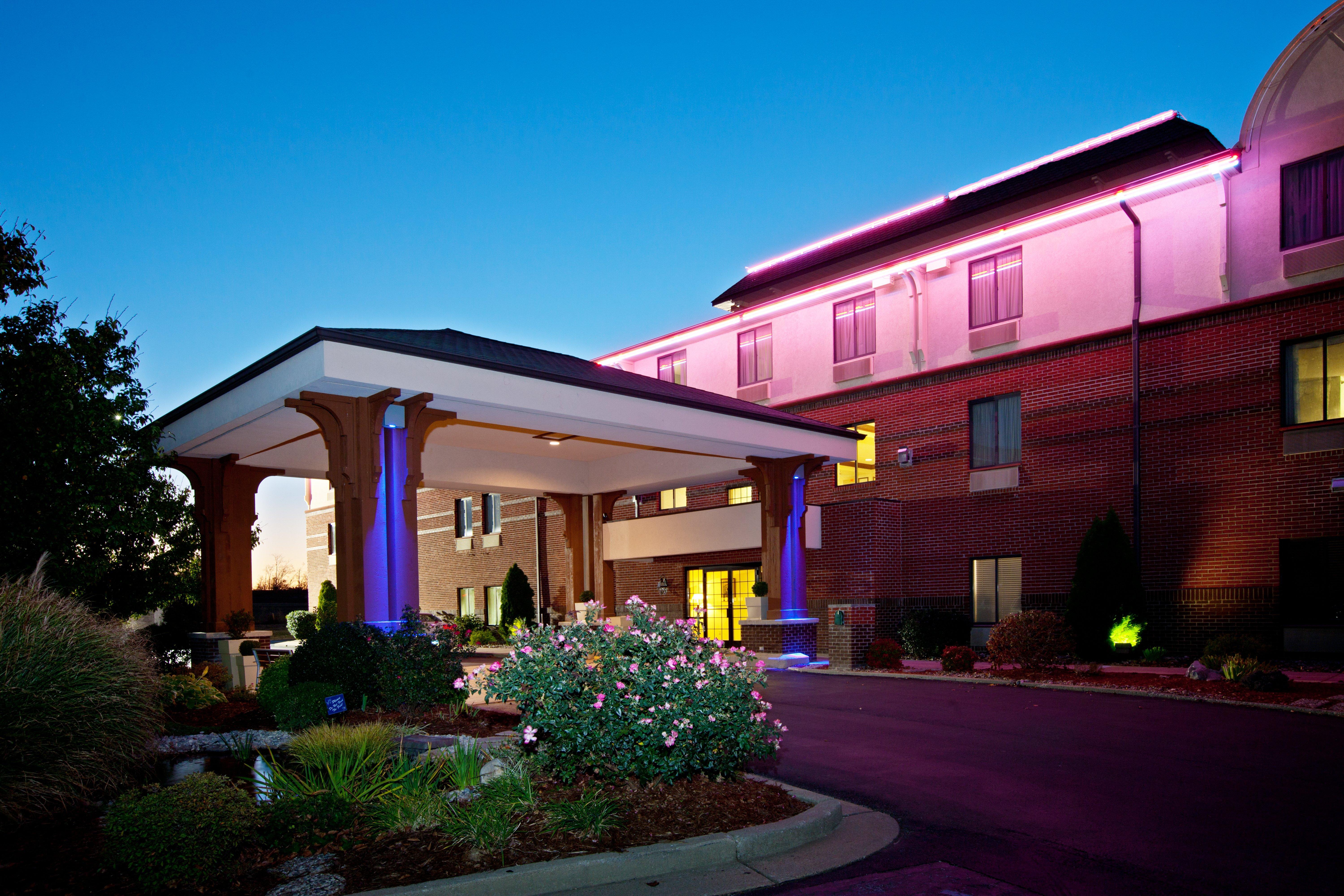Holiday Inn Express Corydon By Ihg Bagian luar foto