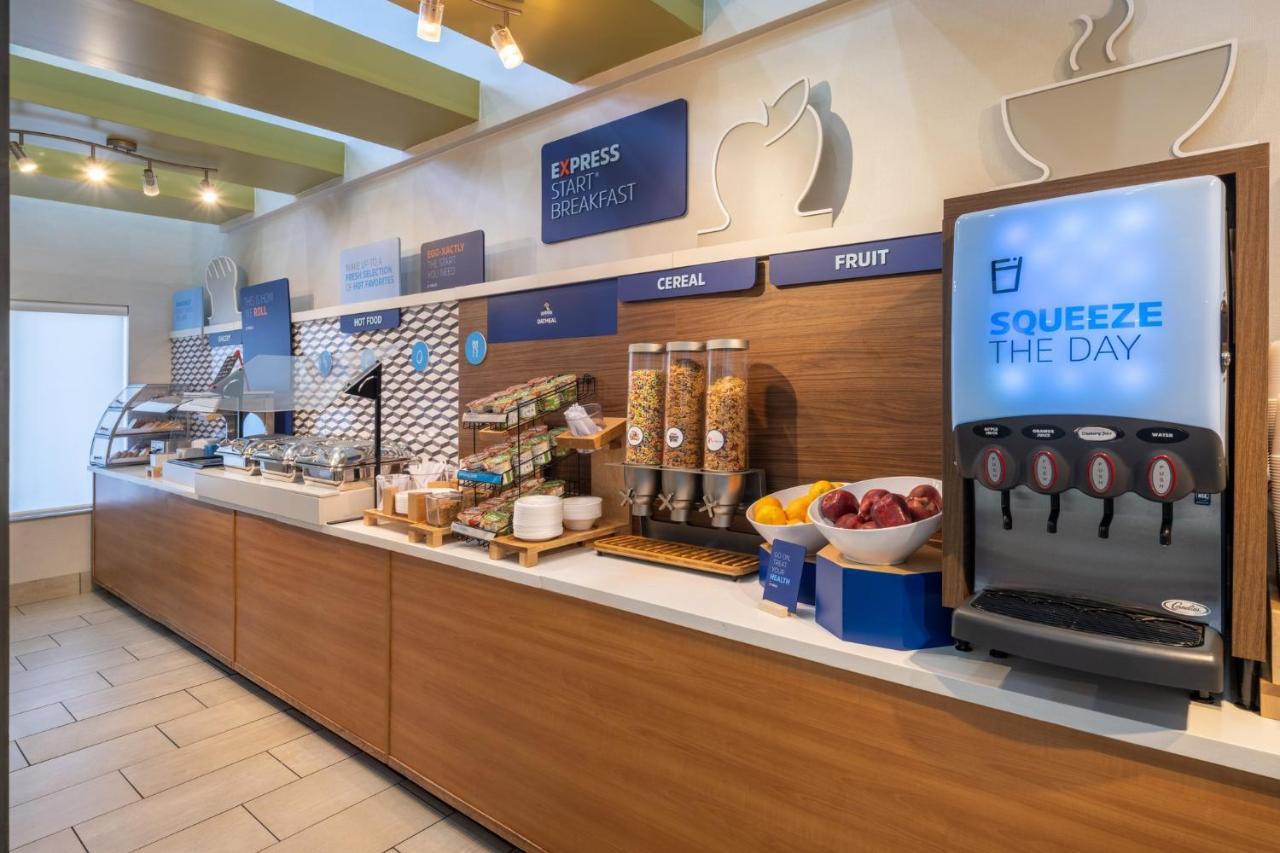 Holiday Inn Express Corydon By Ihg Bagian luar foto