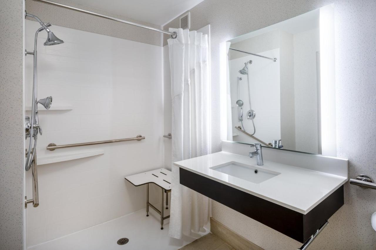 Holiday Inn Express Corydon By Ihg Bagian luar foto