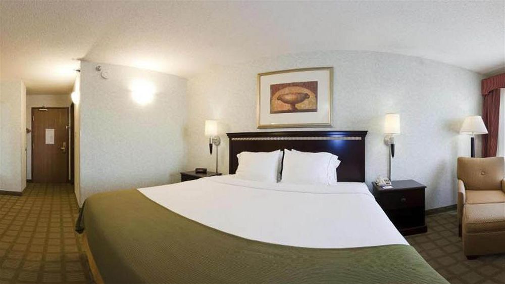 Holiday Inn Express Corydon By Ihg Bagian luar foto